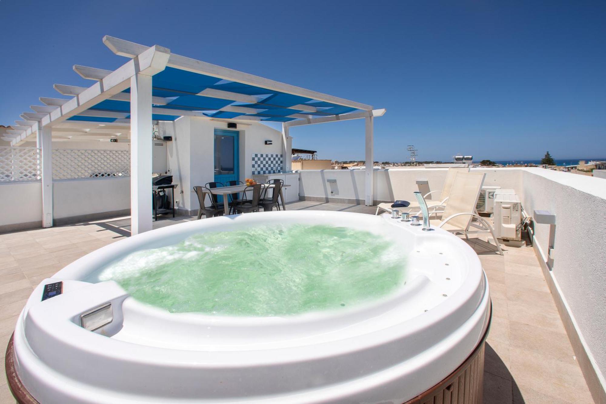 Itaca E Medea - Appartamenti Con Idromassaggio In Terrazza San Vito Lo Capo Bagian luar foto